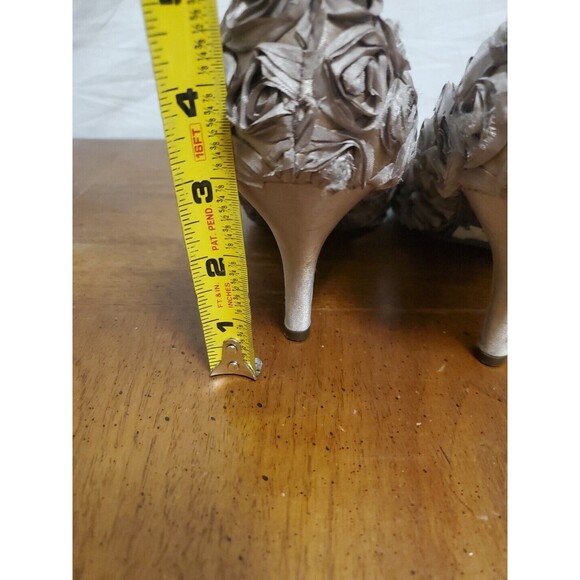 CL By Laundry Women Vanya Floral Roses Peep Toe Beige Gold Heels Size 7.5 - Picture 4 of 7